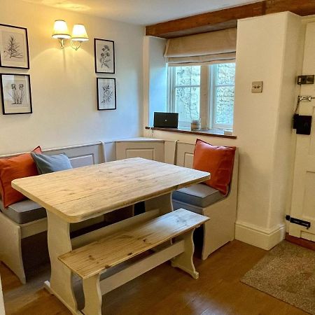 Hebe Cottage - Idyllic And Homely With Attention To Detail Atworth Bagian luar foto