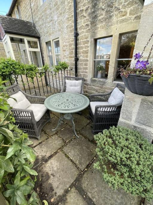 Hebe Cottage - Idyllic And Homely With Attention To Detail Atworth Bagian luar foto