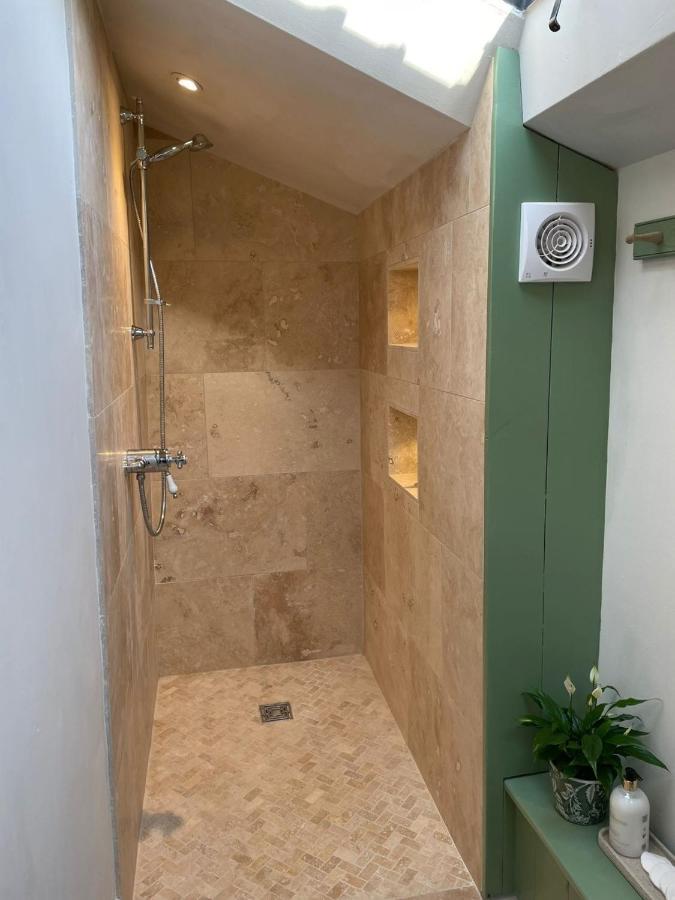 Hebe Cottage - Idyllic And Homely With Attention To Detail Atworth Bagian luar foto