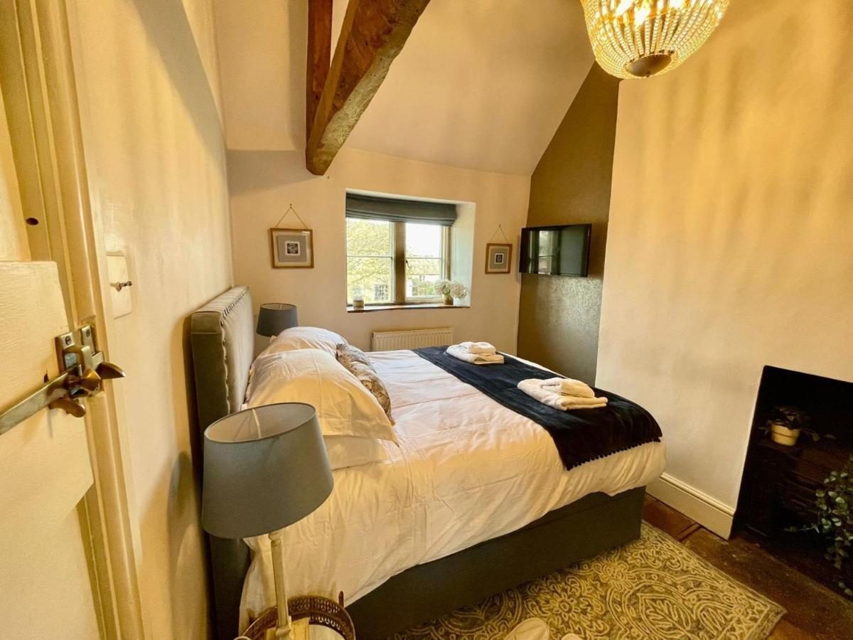 Hebe Cottage - Idyllic And Homely With Attention To Detail Atworth Bagian luar foto