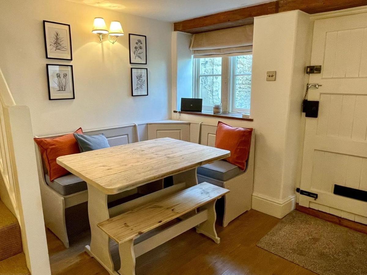 Hebe Cottage - Idyllic And Homely With Attention To Detail Atworth Bagian luar foto