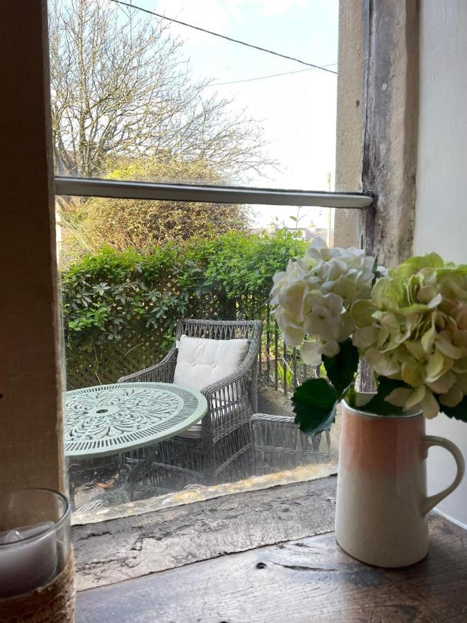 Hebe Cottage - Idyllic And Homely With Attention To Detail Atworth Bagian luar foto