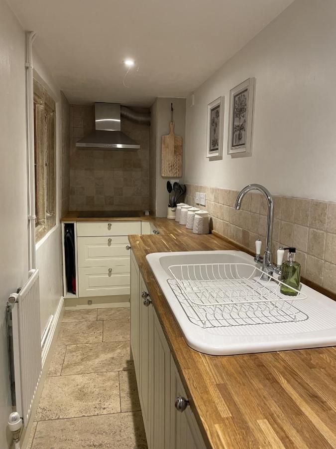Hebe Cottage - Idyllic And Homely With Attention To Detail Atworth Bagian luar foto