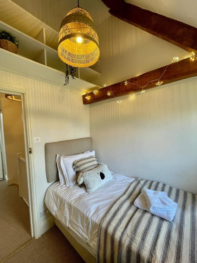 Hebe Cottage - Idyllic And Homely With Attention To Detail Atworth Bagian luar foto