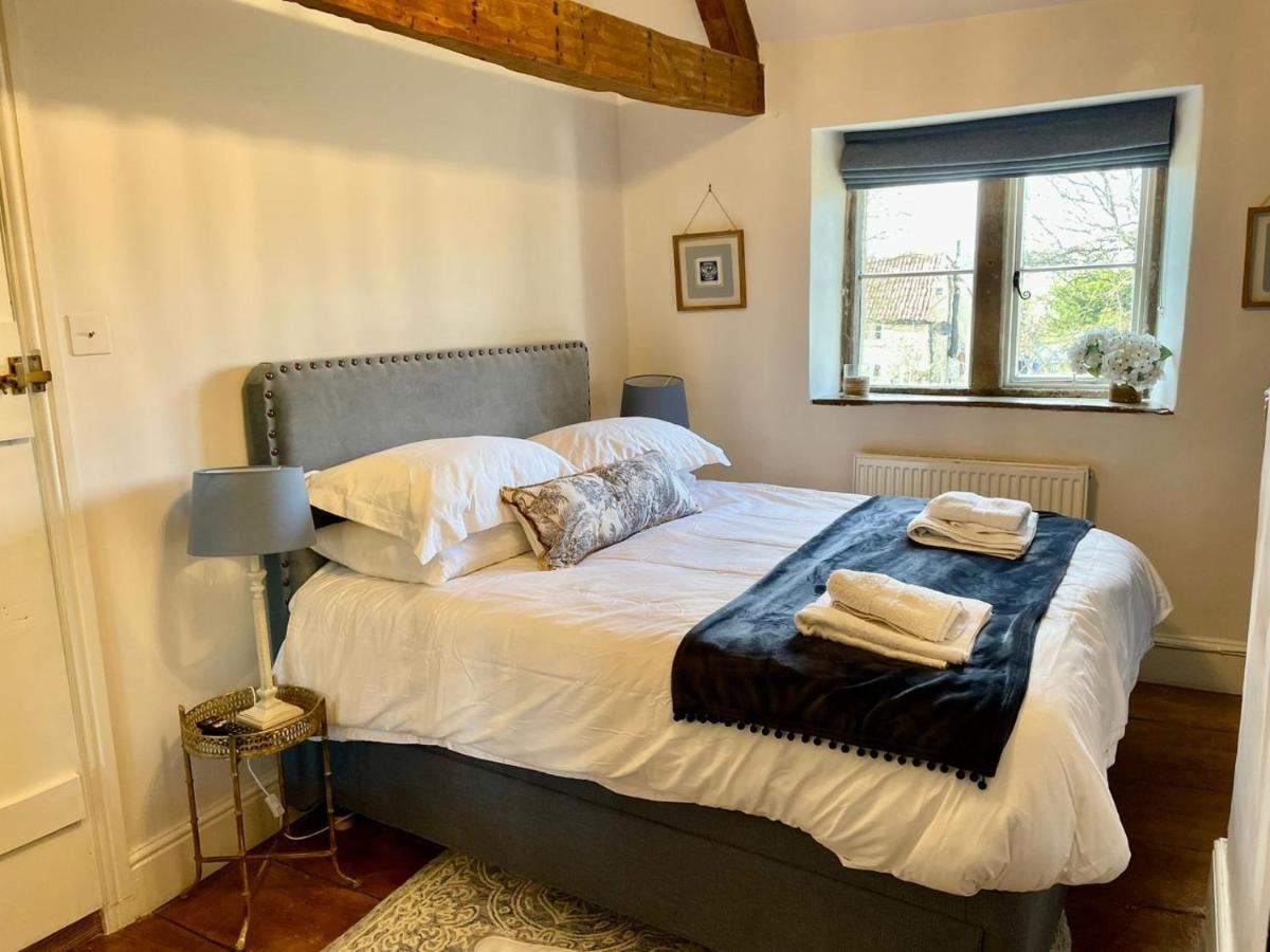Hebe Cottage - Idyllic And Homely With Attention To Detail Atworth Bagian luar foto