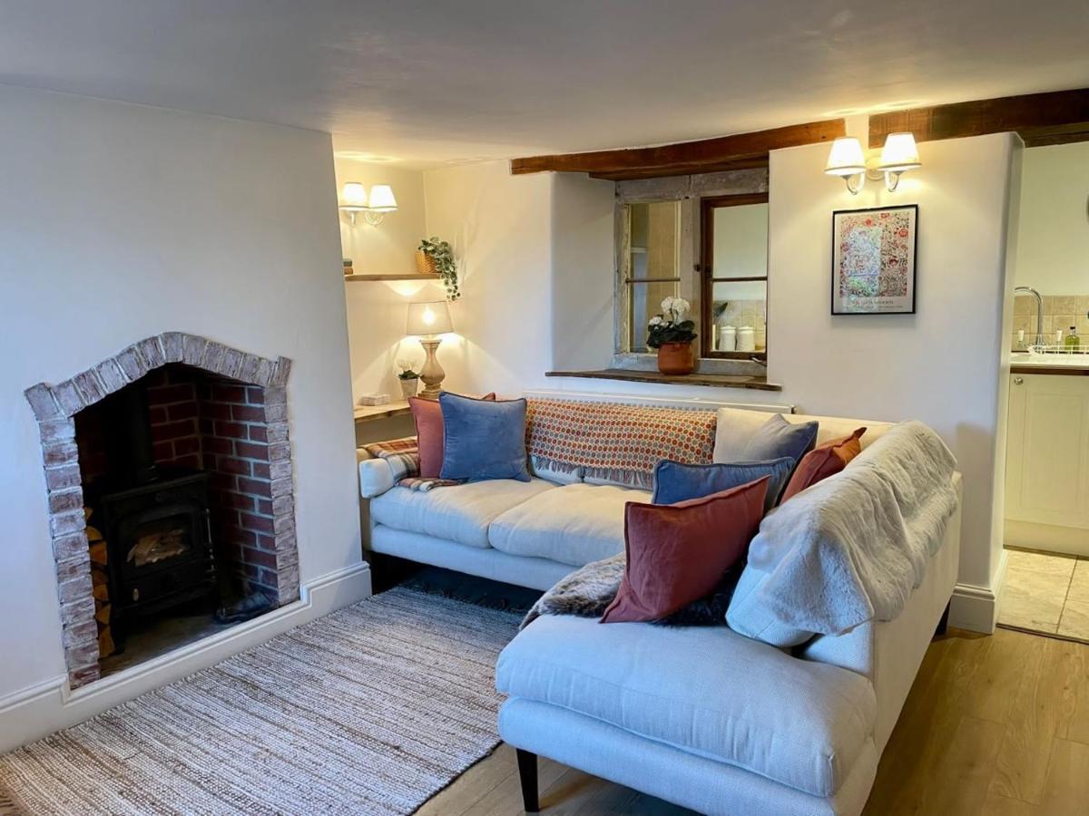 Hebe Cottage - Idyllic And Homely With Attention To Detail Atworth Bagian luar foto