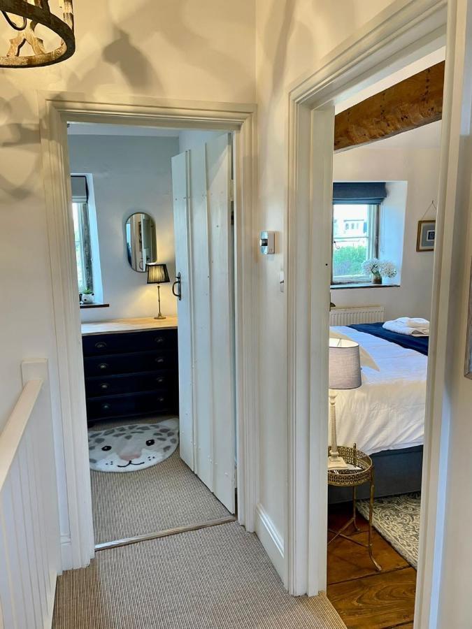 Hebe Cottage - Idyllic And Homely With Attention To Detail Atworth Bagian luar foto