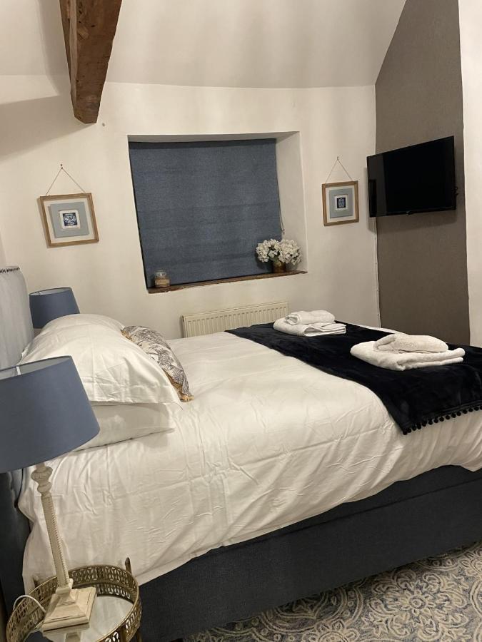 Hebe Cottage - Idyllic And Homely With Attention To Detail Atworth Bagian luar foto