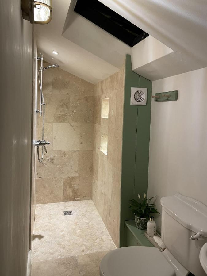 Hebe Cottage - Idyllic And Homely With Attention To Detail Atworth Bagian luar foto