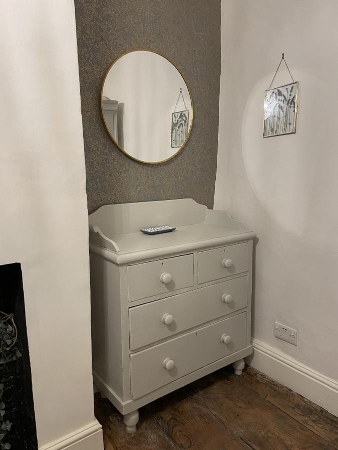 Hebe Cottage - Idyllic And Homely With Attention To Detail Atworth Bagian luar foto